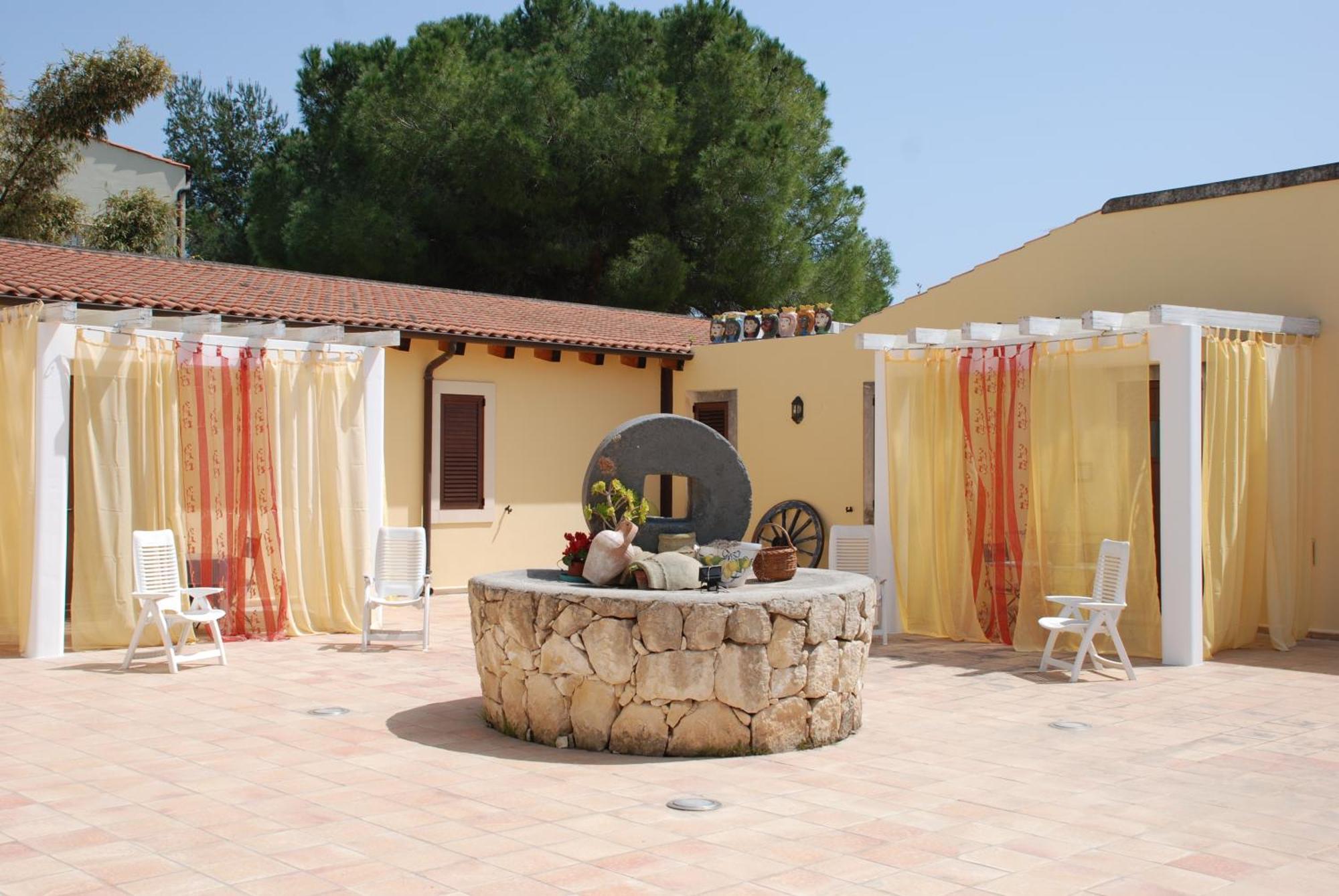 Terrauzza Sul Mare Di Renata Emmolo